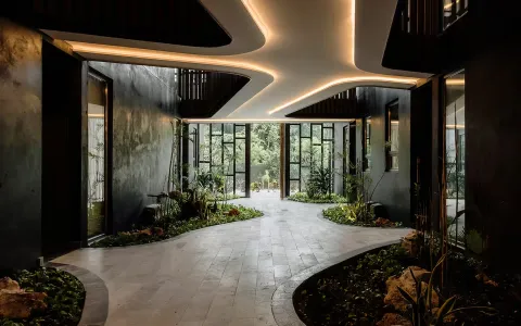 AMIRA DISTRICT LOBBY